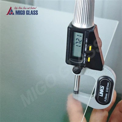 1.6 ملم زجاج مقسى منشوري غير لامع منخفض الحديد