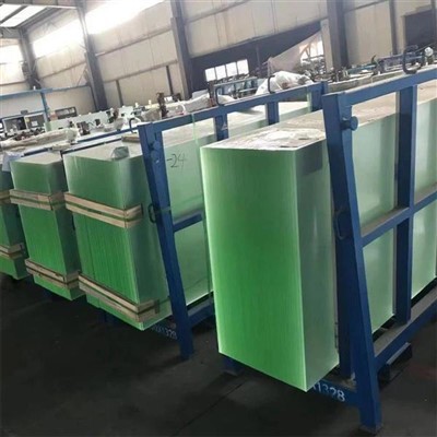 زجاج شمسي واضح